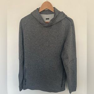 Lululemon Athletic Men’s Pullover in grey.